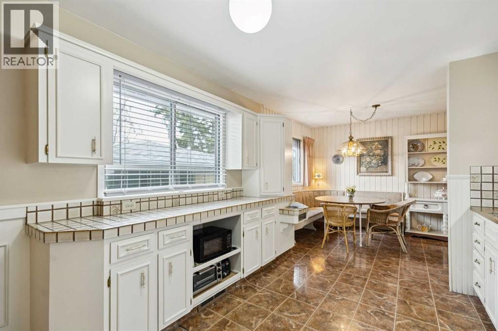 24 Westwood Crescent Sw, Calgary, Alberta  T3C 2W6 - Photo 11 - A2302603