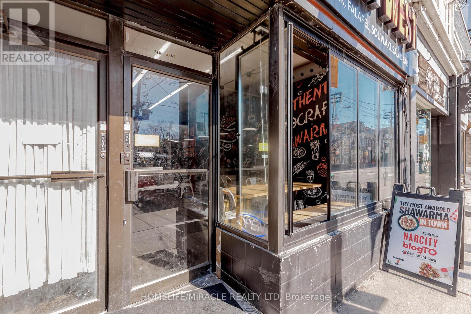746 Queen Street, Toronto, Ontario  M6J 1E9 - Photo 2 - C13065204