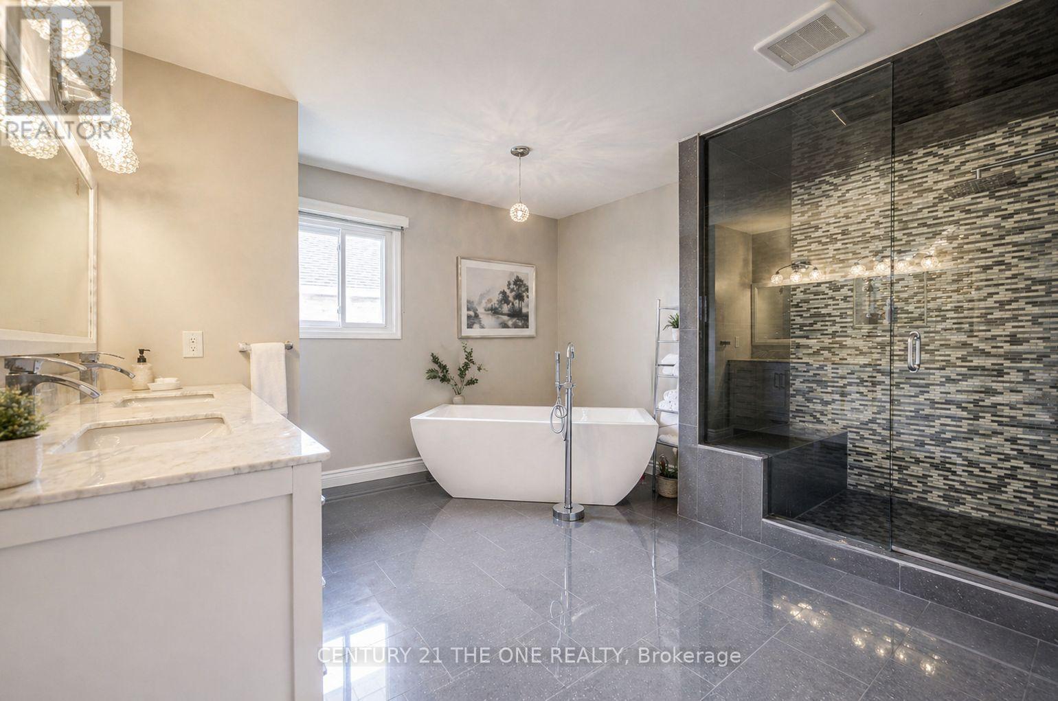 21 Larratt Lane, Richmond Hill, Ontario  L4C 9J1 - Photo 16 - N12976576