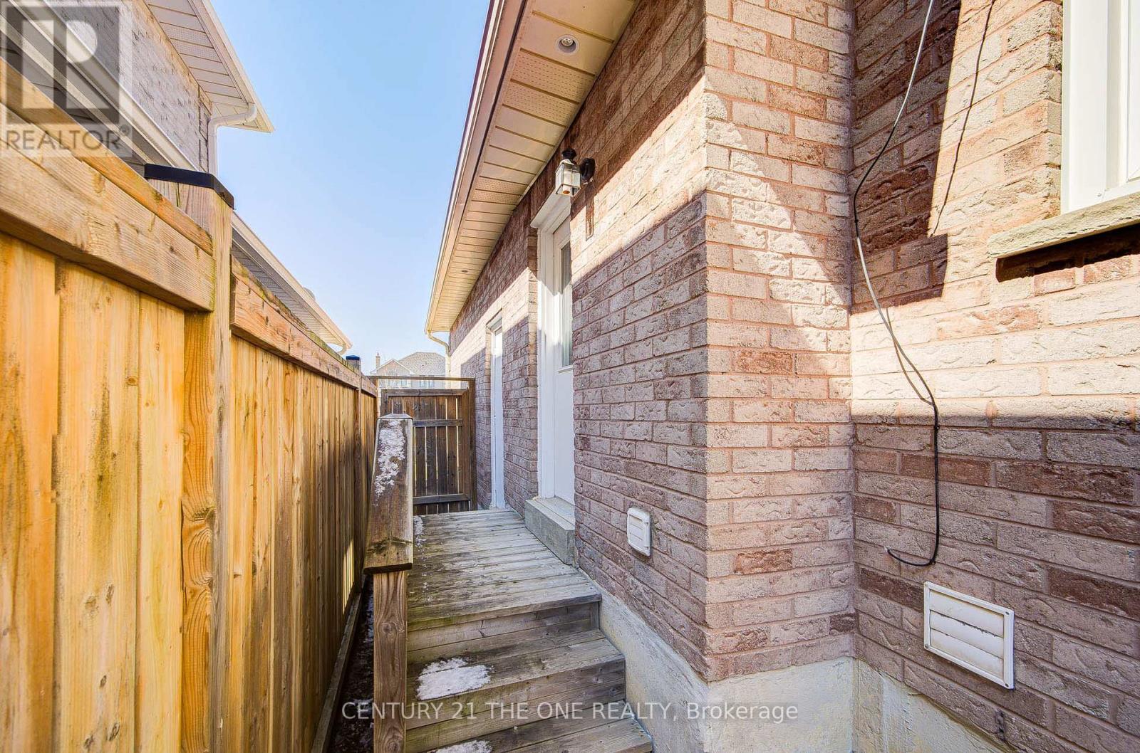 21 Larratt Lane, Richmond Hill, Ontario  L4C 9J1 - Photo 30 - N12976576