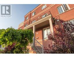 3 HERZBERG GARDENS, Toronto, Ontario