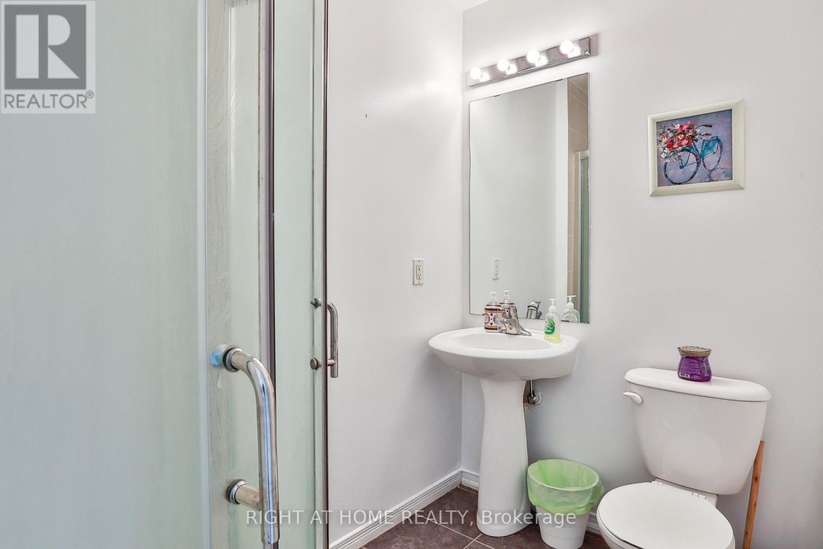 3 Herzberg Gardens, Toronto, Ontario  M3J 3P5 - Photo 15 - W12702240