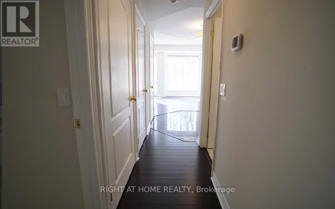 410 - 483 Faith Drive, Mississauga, Ontario  L5R 0A1 - Photo 7 - W12767394