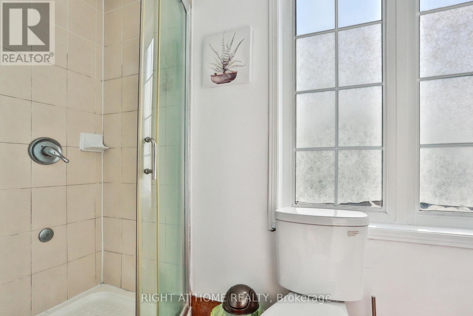 3 Herzberg Gardens, Toronto, Ontario  M3J 3P5 - Photo 16 - W12702240