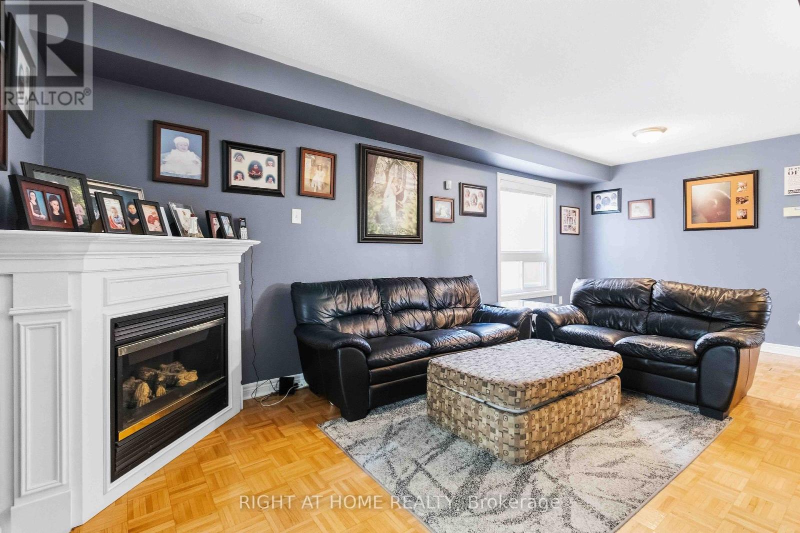 26 Courtsfield Crescent, Brampton, Ontario  L7A 2E3 - Photo 4 - W12937382
