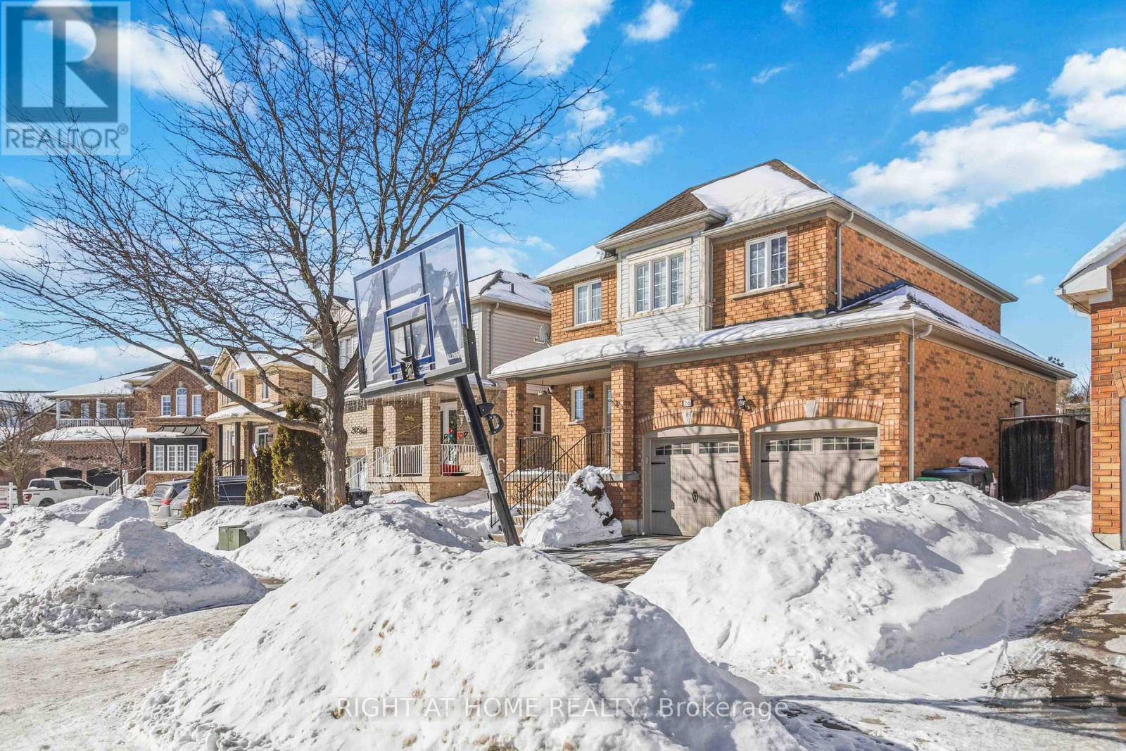 26 Courtsfield Crescent, Brampton, Ontario  L7A 2E3 - Photo 2 - W12937382