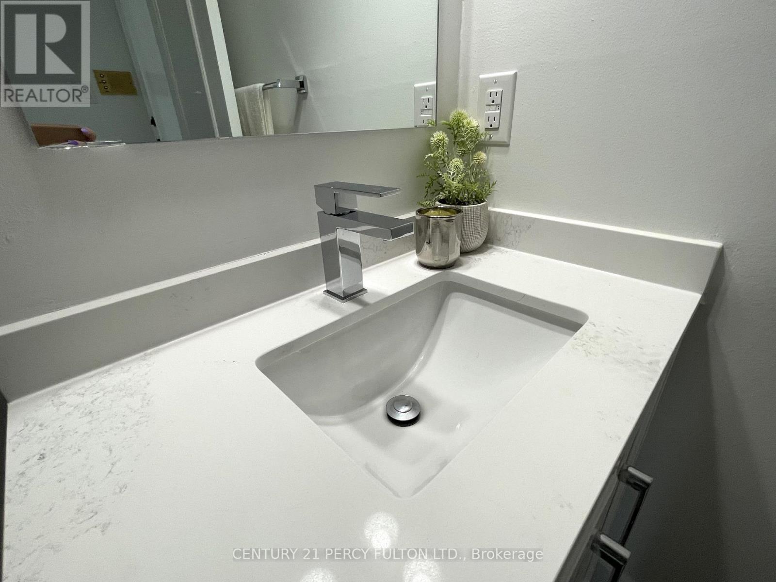6 - 2373 Bloor Street W, Toronto, Ontario  M6S 1P6 - Photo 9 - W12626904