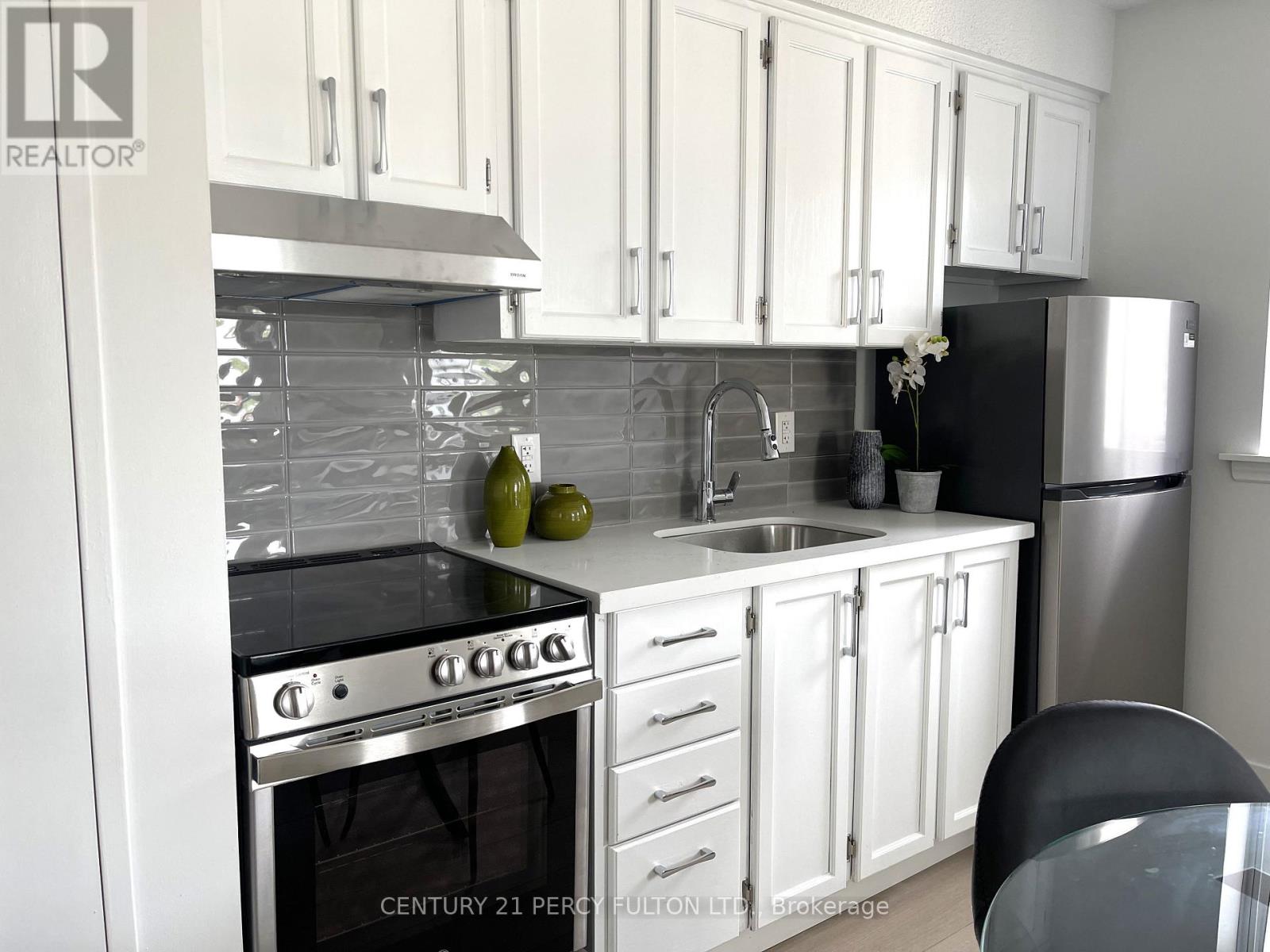 6 - 2373 Bloor Street W, Toronto, Ontario  M6S 1P6 - Photo 2 - W12626904