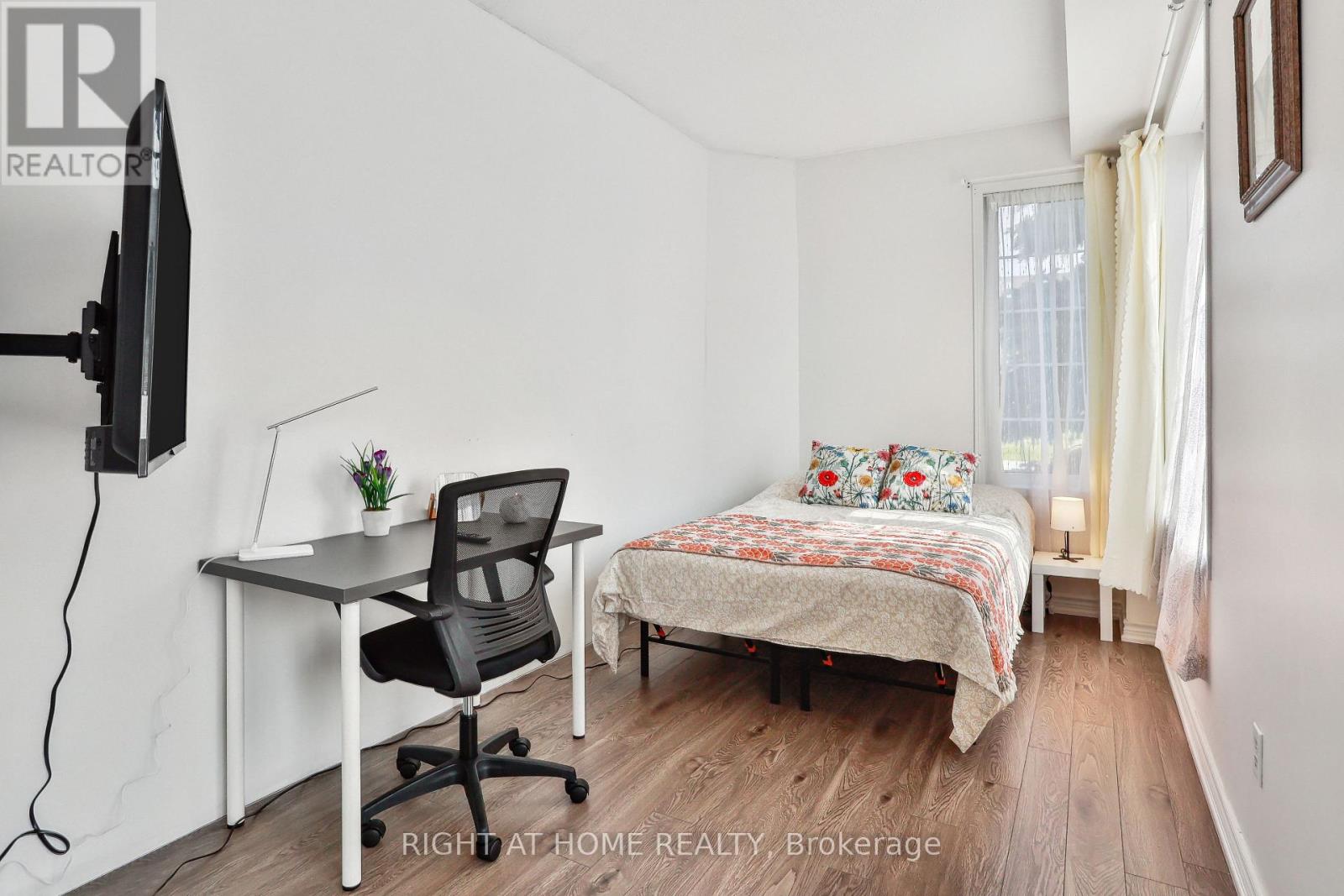 3 Herzberg Gardens, Toronto, Ontario  M3J 3P5 - Photo 6 - W12702240