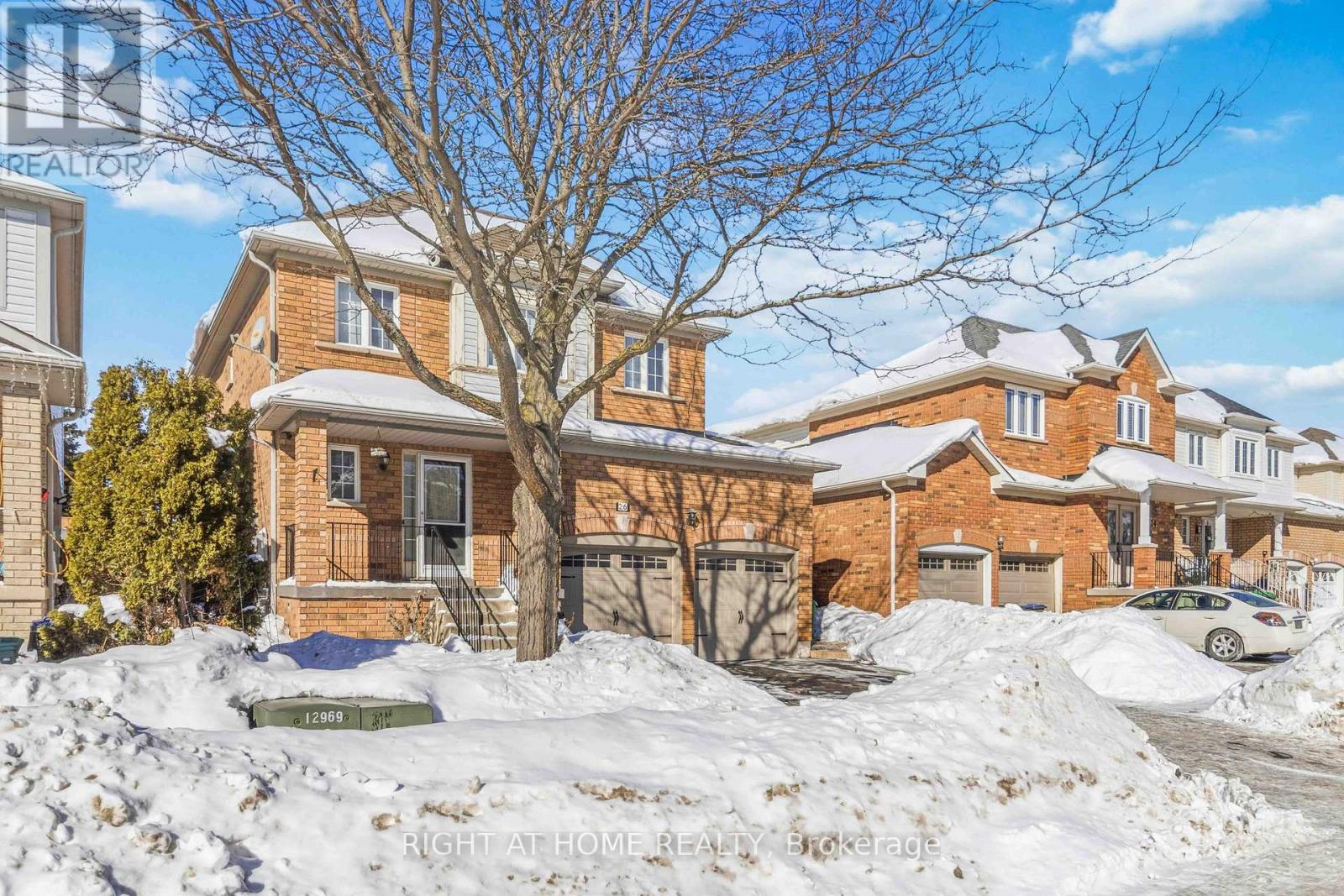 26 Courtsfield Crescent, Brampton, Ontario  L7A 2E3 - Photo 3 - W12937382
