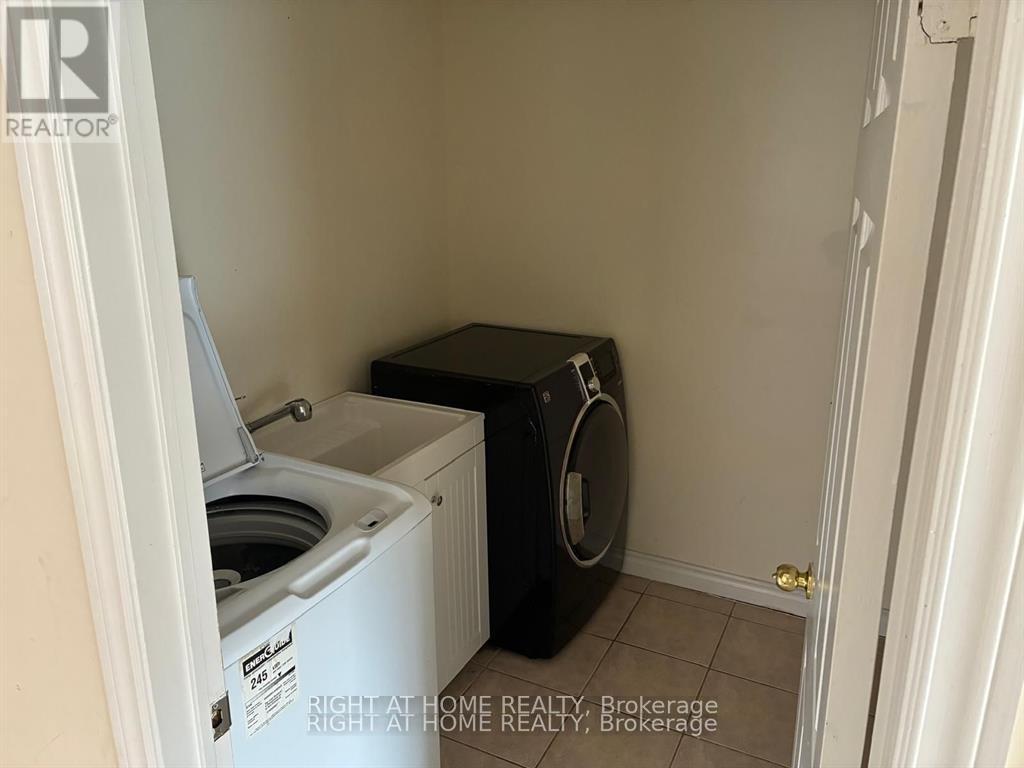 29 Roxanne Crescent, Toronto, Ontario  M1V 4J5 - Photo 4 - E12890028