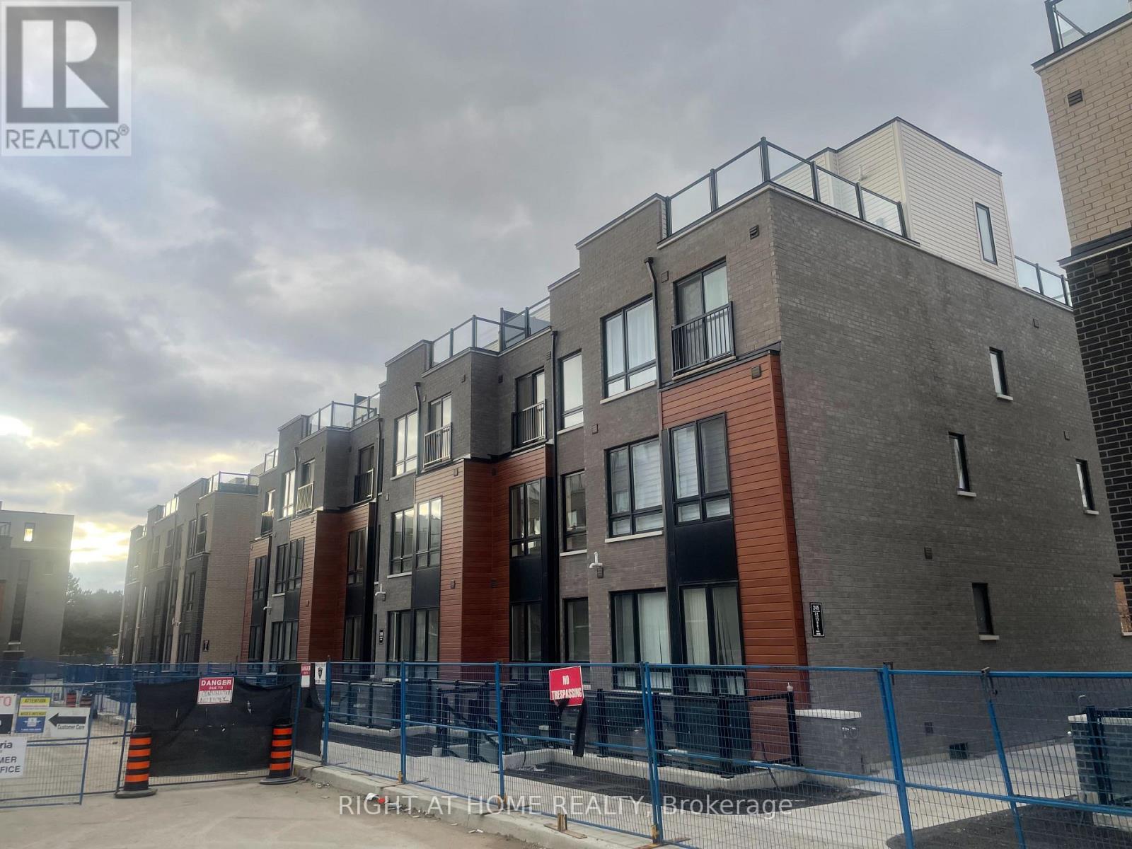 19 - 245 MCLEVIN AVENUE, Toronto, Ontario