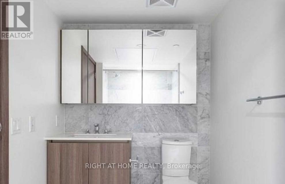 3205 - 17 Bathurst Street, Toronto, Ontario  M5V 0N1 - Photo 4 - C13010242