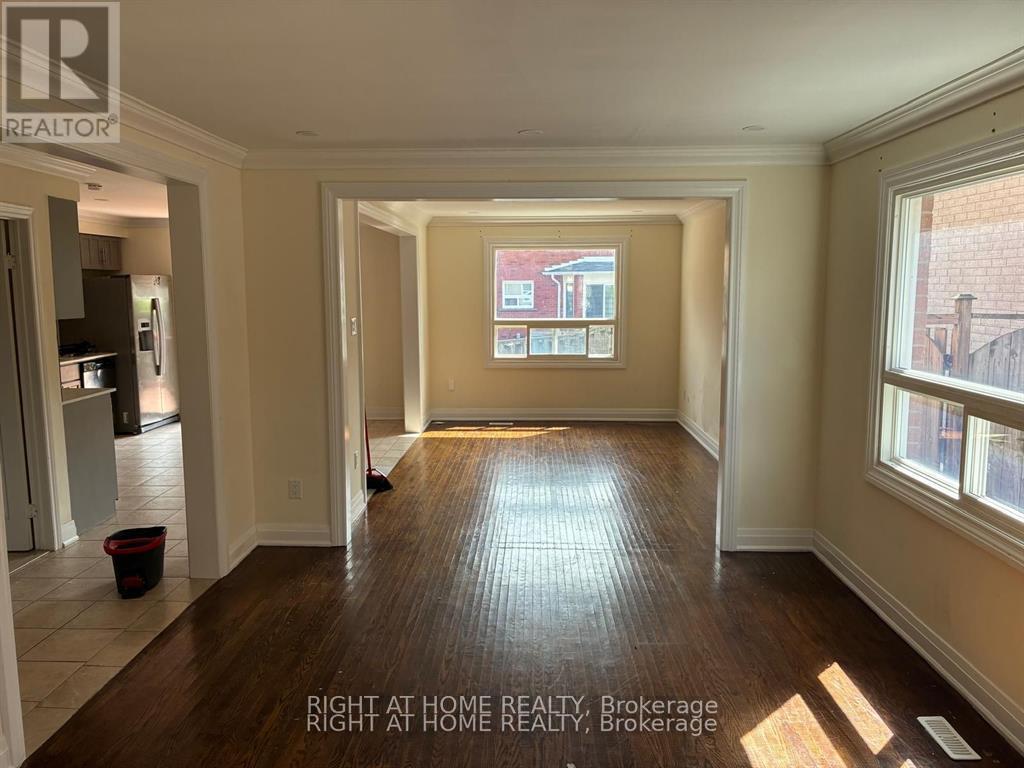 29 Roxanne Crescent, Toronto, Ontario  M1V 4J5 - Photo 3 - E12890028