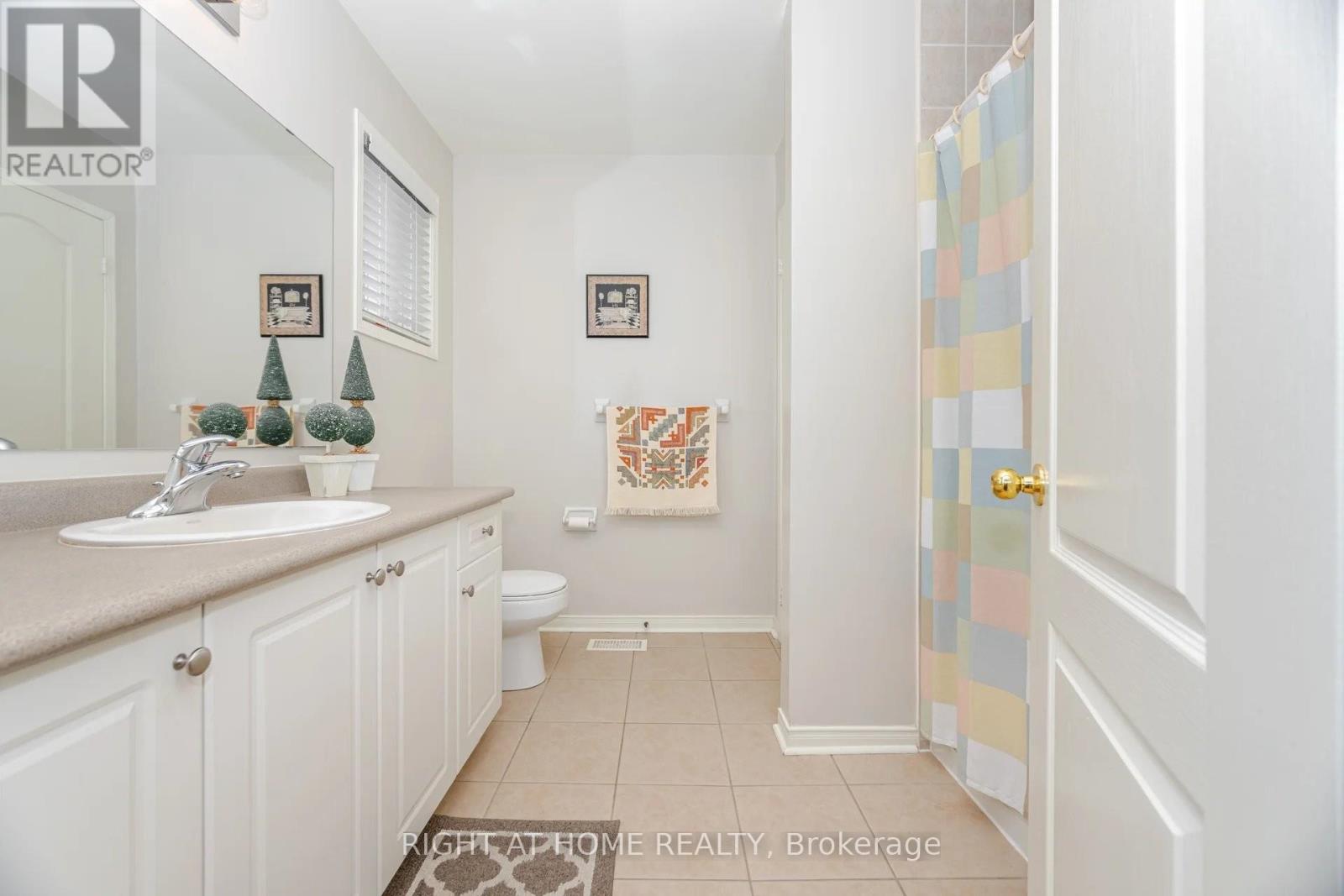 910 Oaktree Crescent, Newmarket, Ontario  L3X 2Z1 - Photo 11 - N12768604
