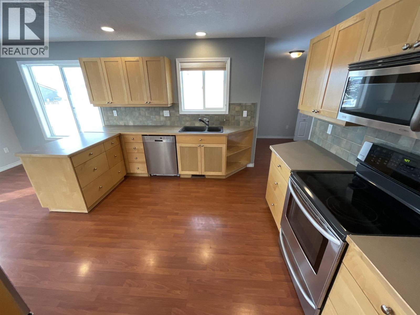 9916 111 Avenue, Fort St. John, British Columbia  V1J 2V1 - Photo 12 - R3096548