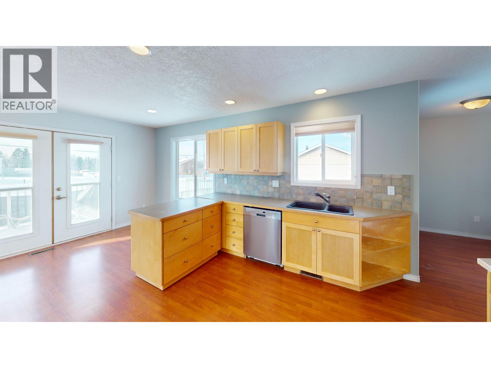 9916 111 Avenue, Fort St. John, British Columbia  V1J 2V1 - Photo 11 - R3096548