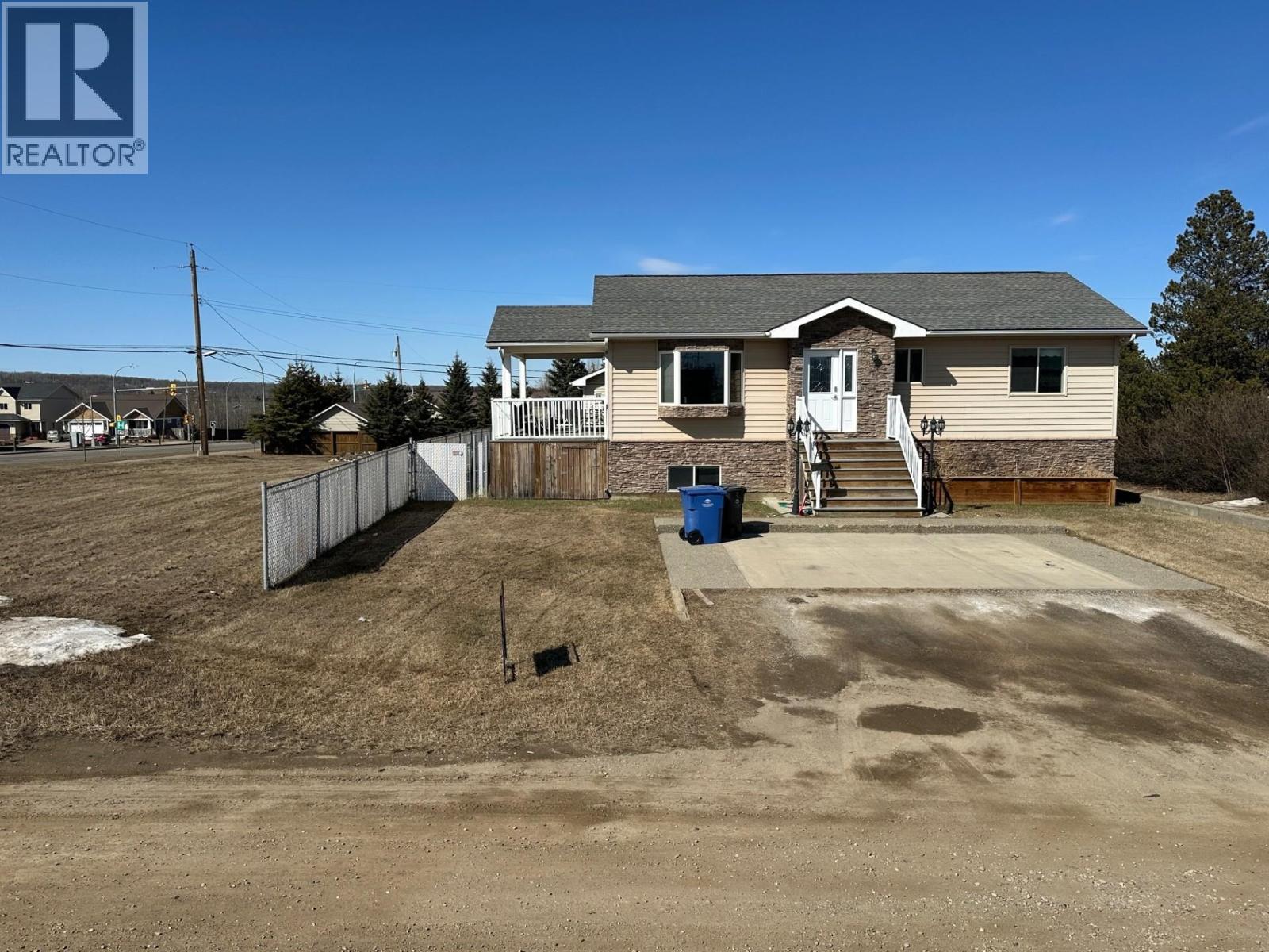 9916 111 Avenue, Fort St. John, British Columbia  V1J 2V1 - Photo 2 - R3096548