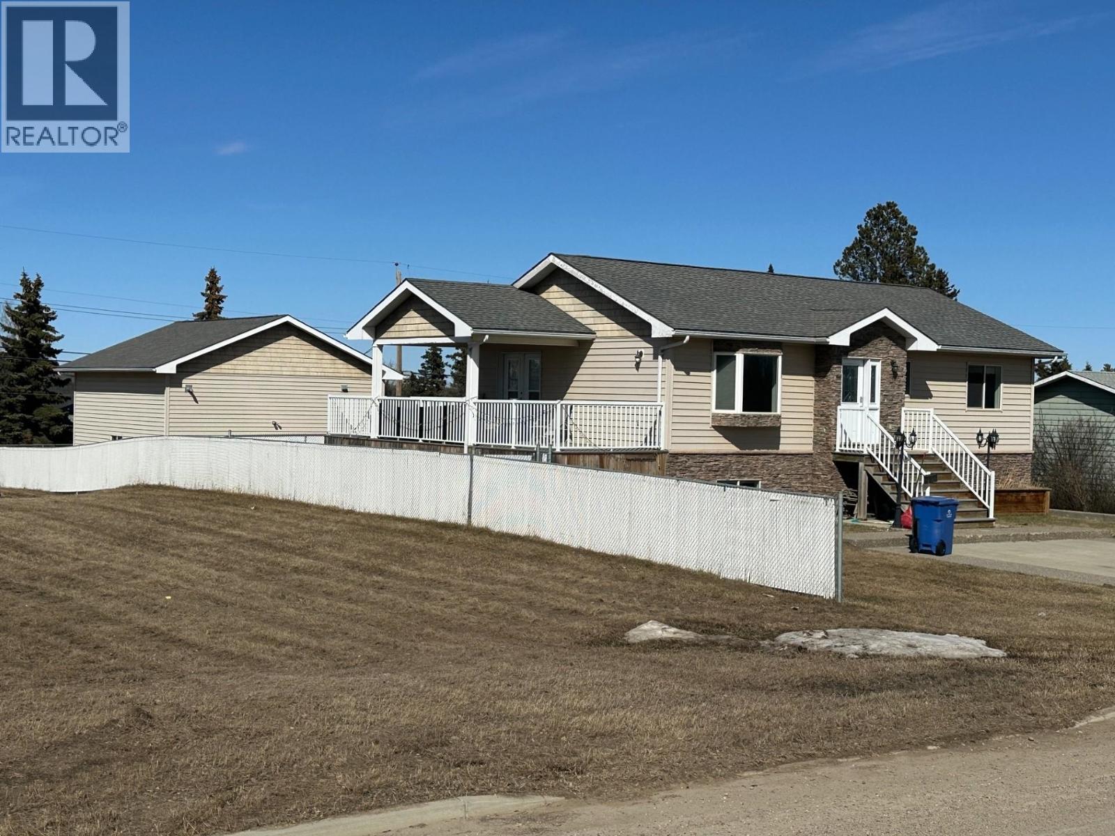 9916 111 Avenue, Fort St. John, British Columbia  V1J 2V1 - Photo 1 - R3096548