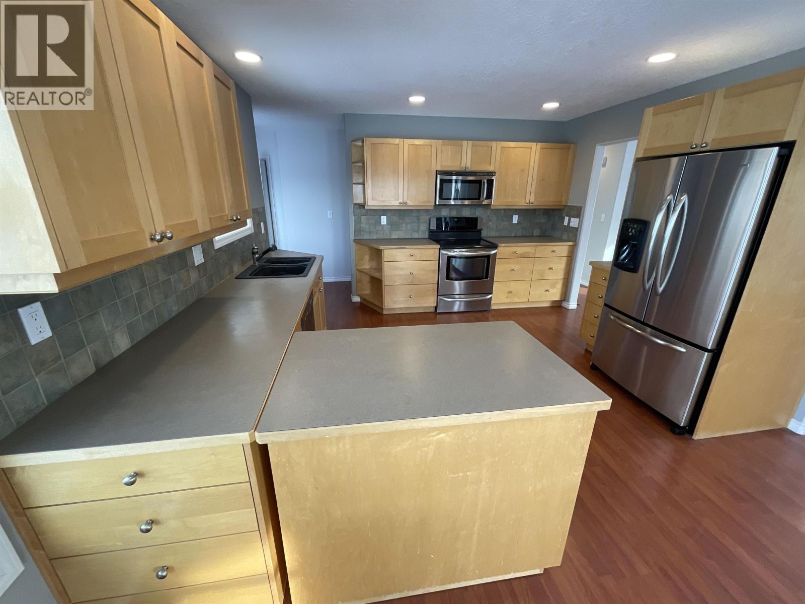 9916 111 Avenue, Fort St. John, British Columbia  V1J 2V1 - Photo 3 - R3096548