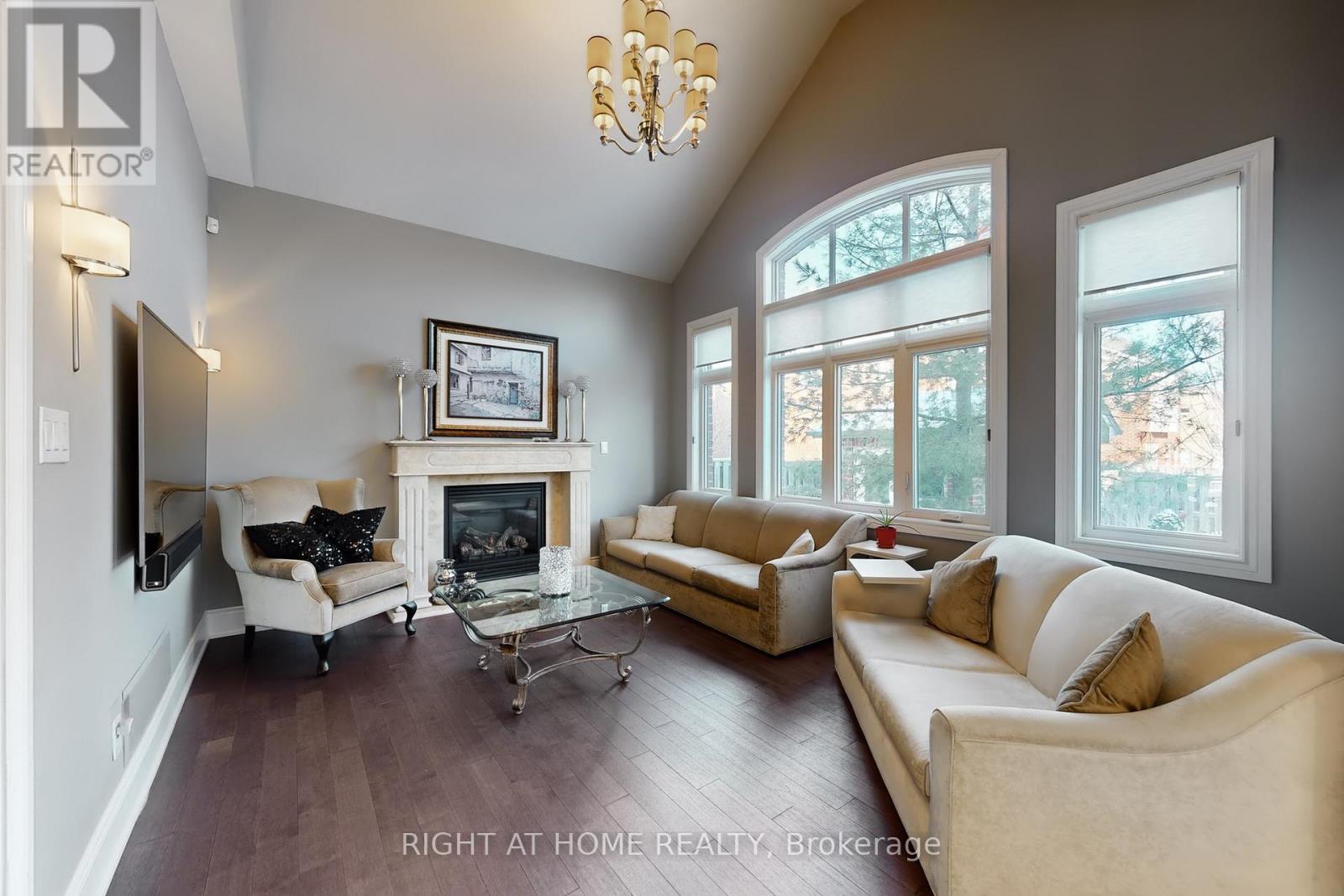 131 Robert Berry Crescent, King, Ontario  L7B 0M3 - Photo 2 - N12866756
