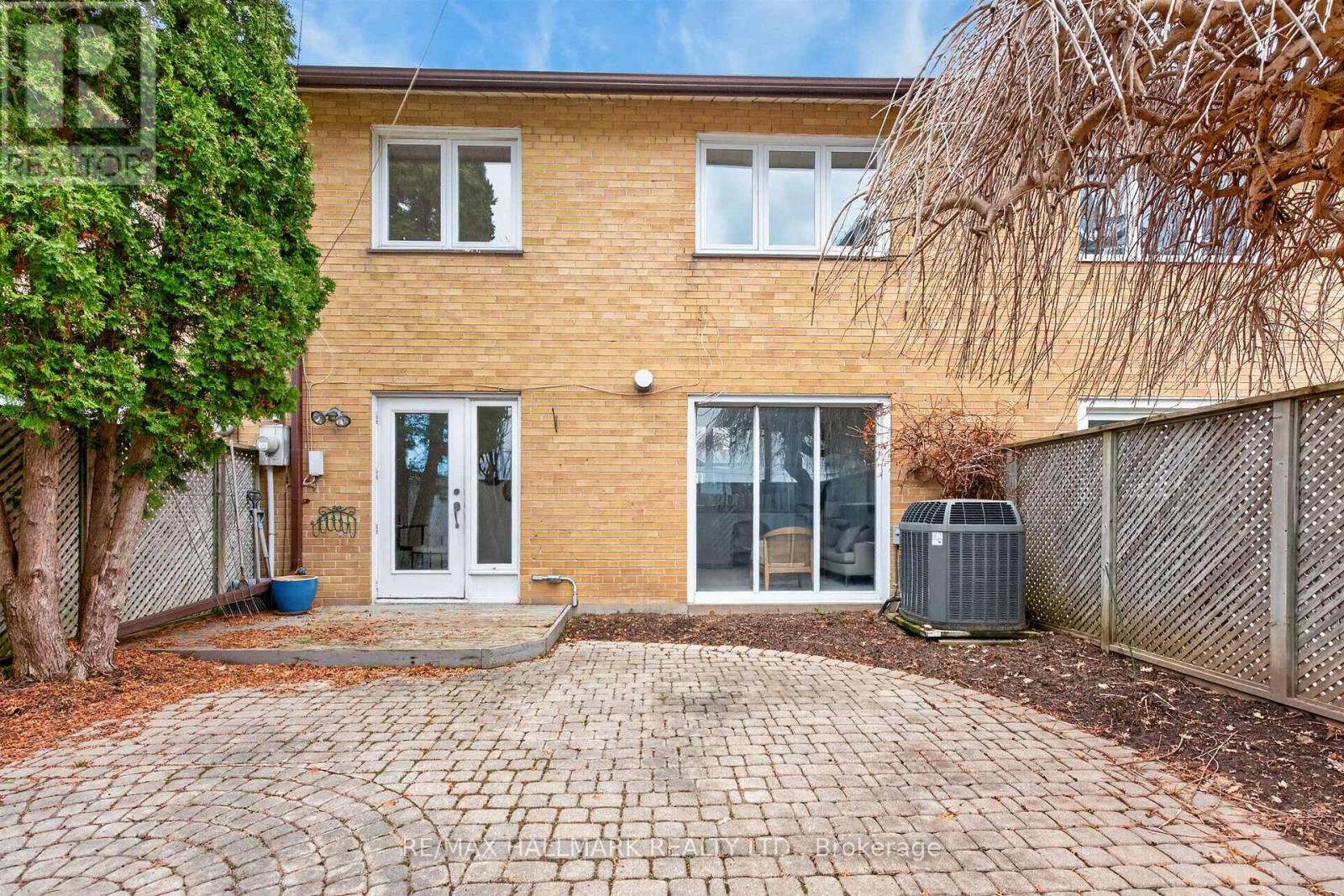 16 Burdock Lane, Toronto, Ontario  M3C 2G5 - Photo 3 - C12884302