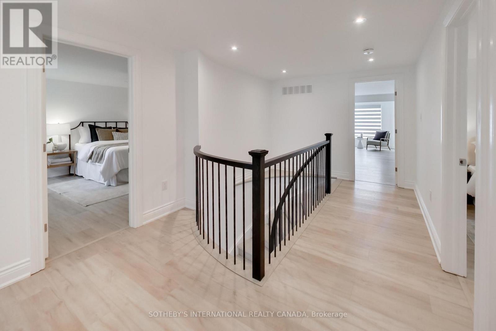 1124 Lansdown Drive, Oakville, Ontario  L6J 7N7 - Photo 19 - W13018156