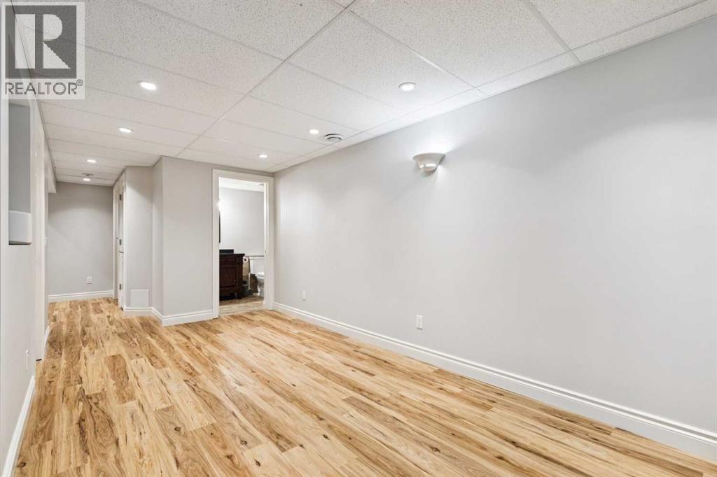 734 Oakhill Place Sw, Calgary, Alberta  T2V 3X9 - Photo 30 - A2299715