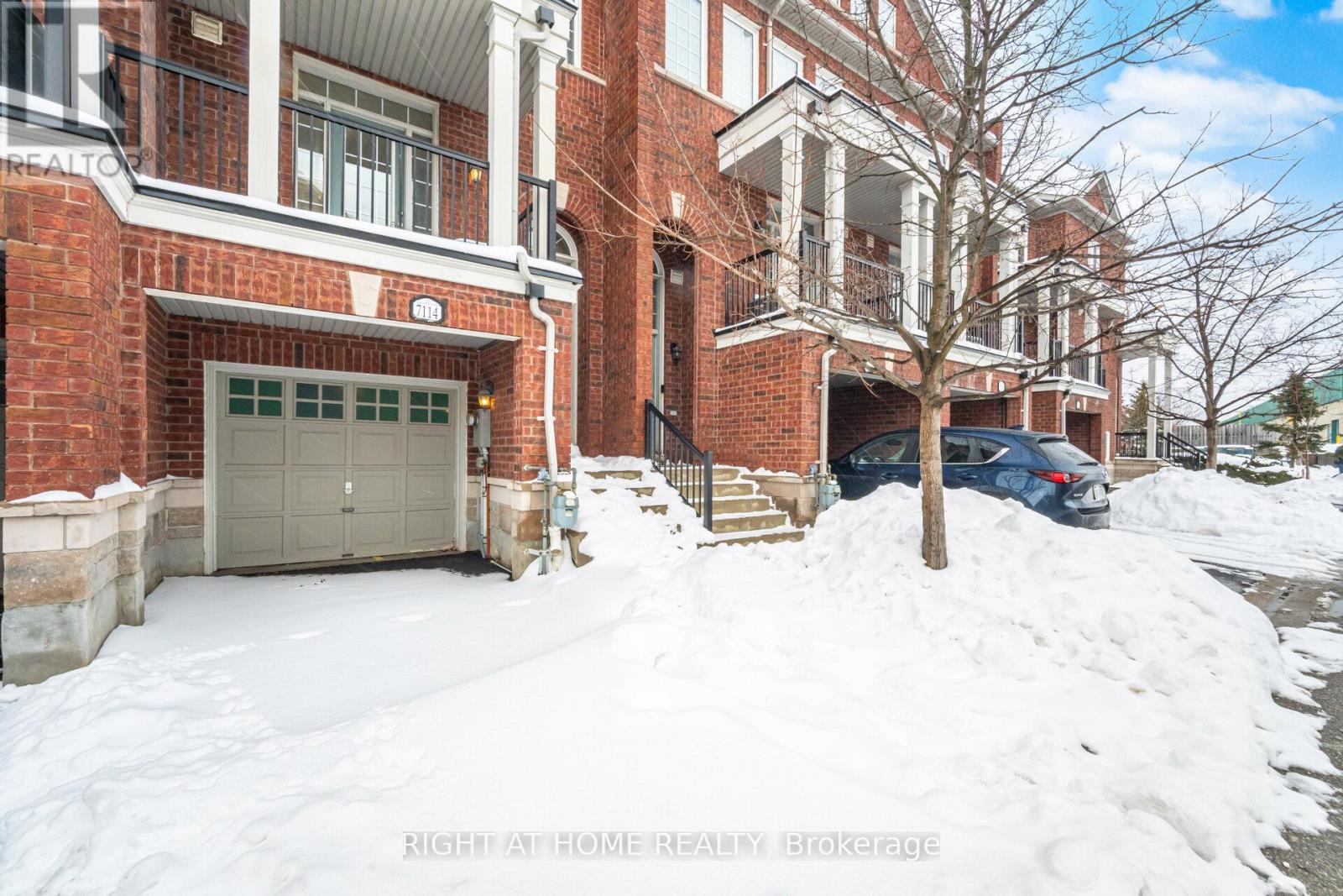 7114 Triumph Lane, Mississauga, Ontario  L5N 0C5 - Photo 4 - W13039906