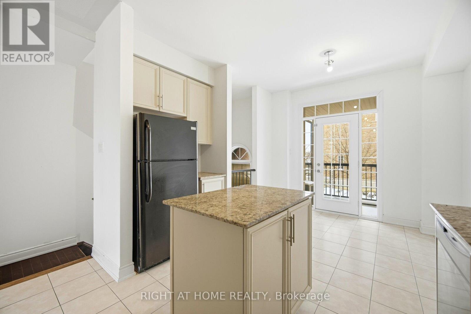 7114 Triumph Lane, Mississauga, Ontario  L5N 0C5 - Photo 10 - W13039906