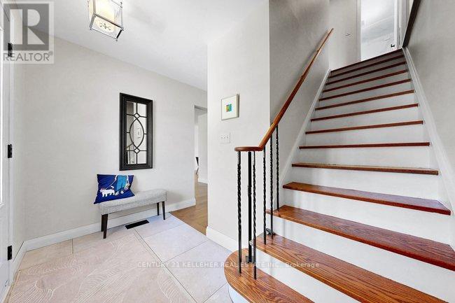 1059 Sierra Boulevard, Mississauga, Ontario  L4Y 2E3 - Photo 4 - W13065216