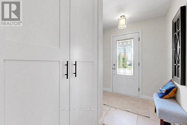 1059 Sierra Boulevard, Mississauga, Ontario  L4Y 2E3 - Photo 5 - W13065216