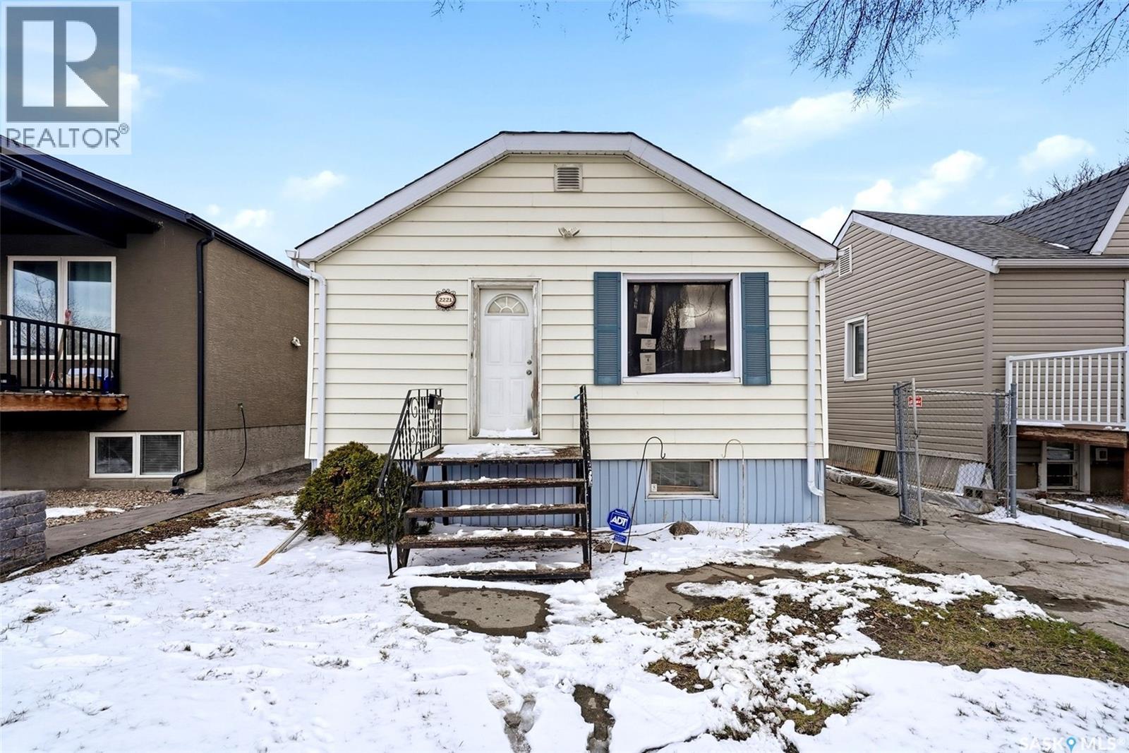 2221 Atkinson Street, Regina, Saskatchewan  S4N 3X2 - Photo 2 - SK034495