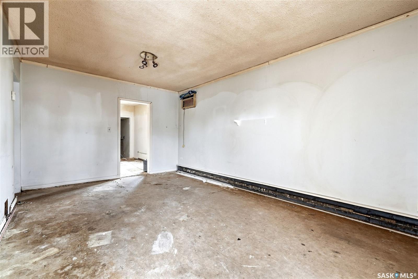 2221 Atkinson Street, Regina, Saskatchewan  S4N 3X2 - Photo 4 - SK034495