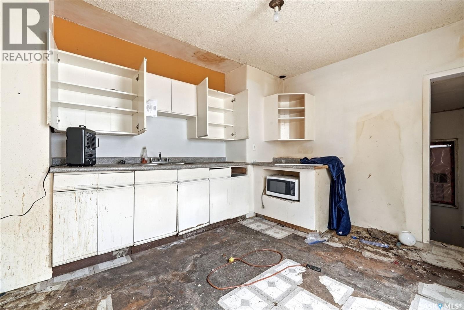 2221 Atkinson Street, Regina, Saskatchewan  S4N 3X2 - Photo 5 - SK034495