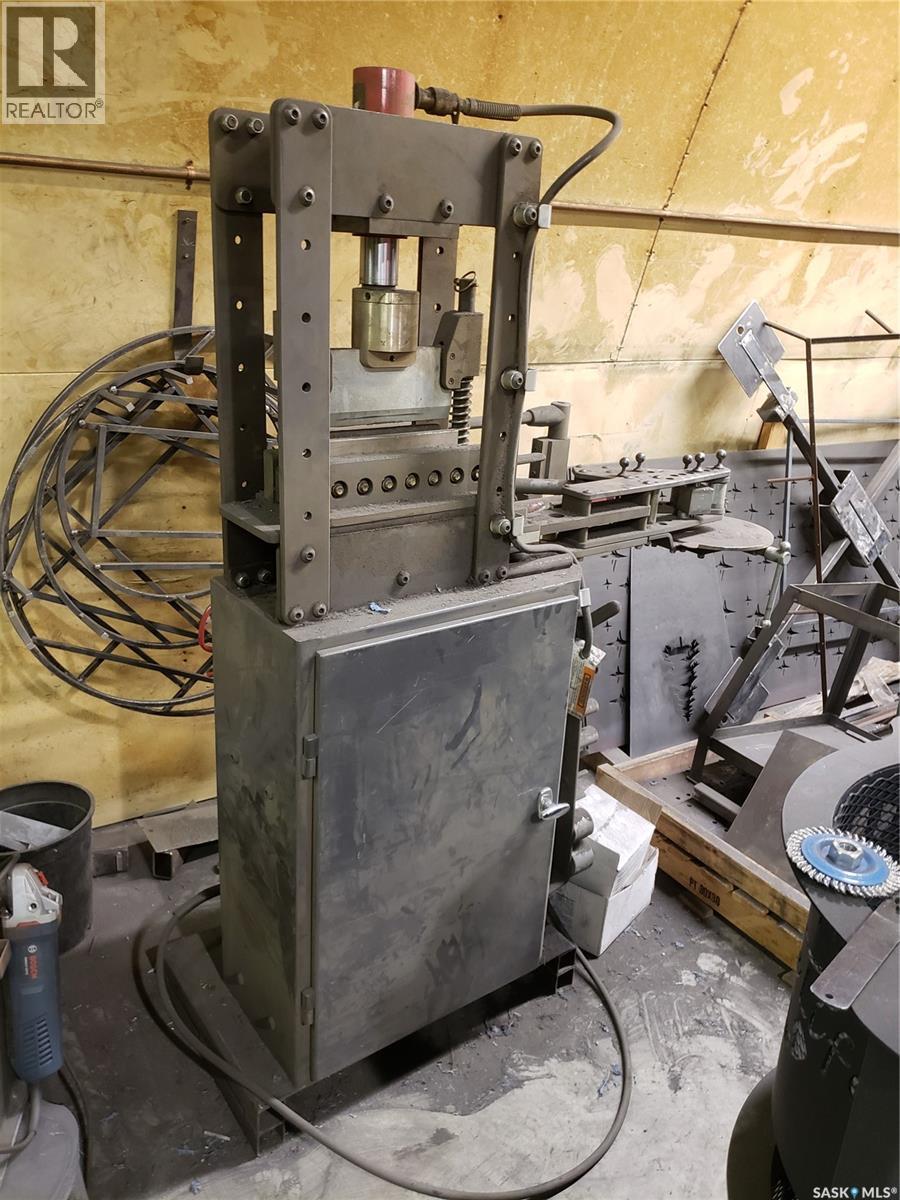 Metalman Art & Design, Vanscoy Rm No. 345, Saskatchewan  S7K 3J6 - Photo 17 - SK034479