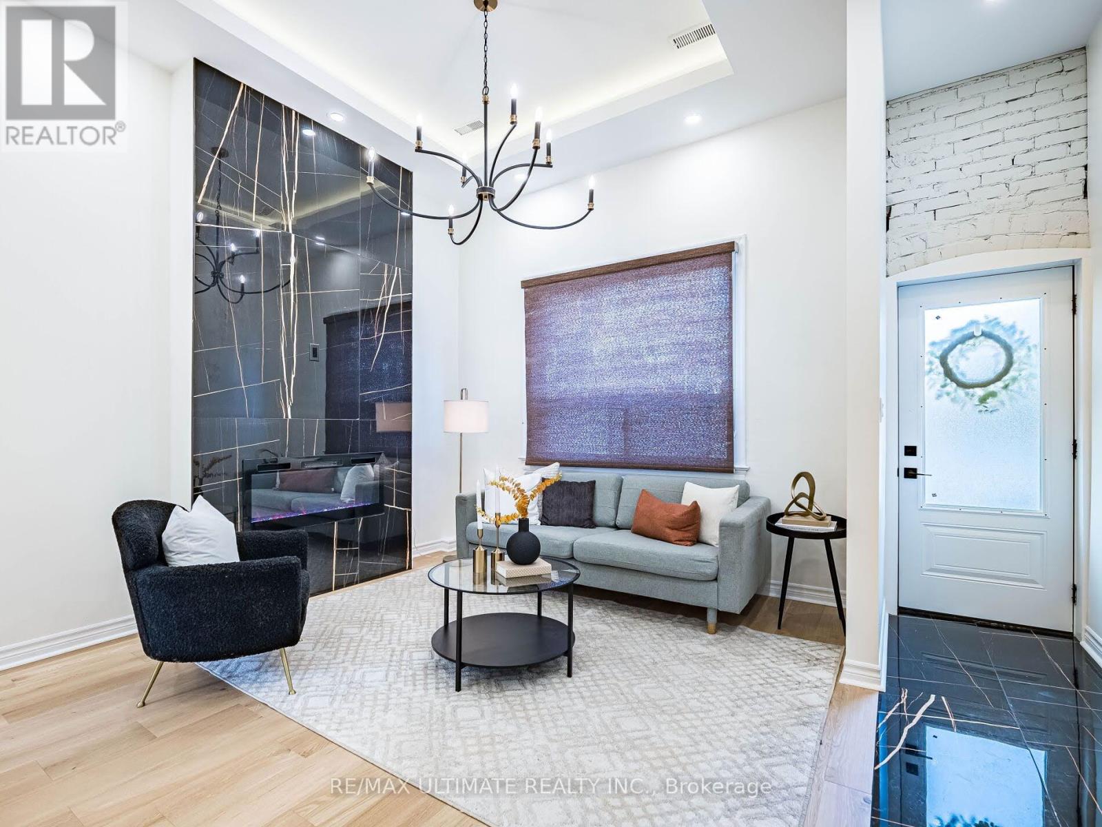 918 Ossington Avenue, Toronto, Ontario  M6G 3V1 - Photo 2 - W12853176
