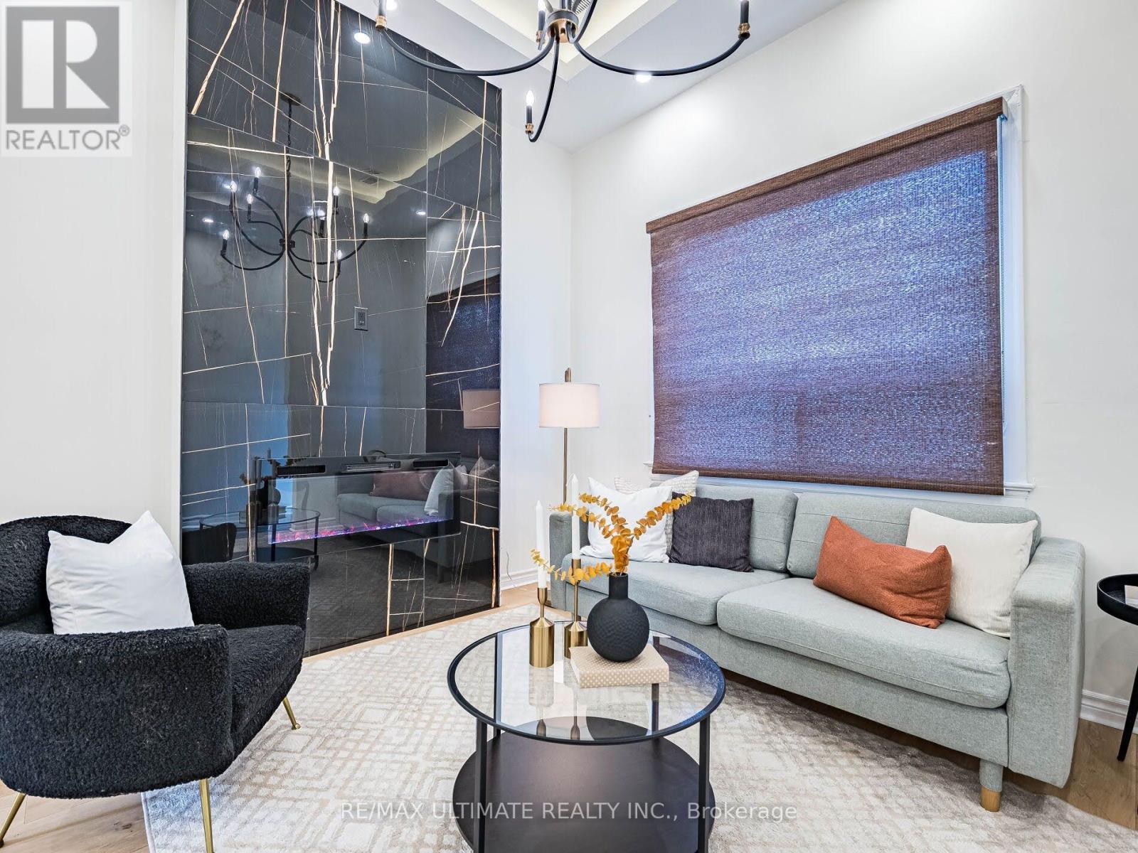918 Ossington Avenue, Toronto, Ontario  M6G 3V1 - Photo 5 - W12853176