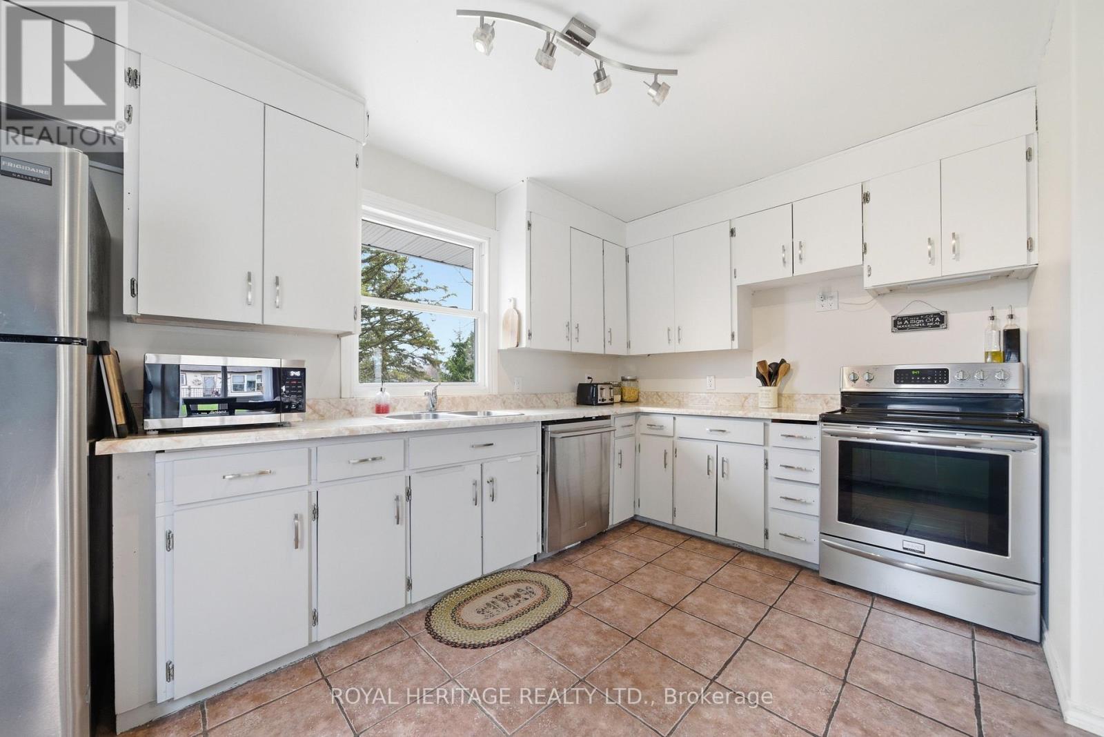 15 Kidd Avenue, Quinte West, Ontario  K8V 2C6 - Photo 14 - X13001266