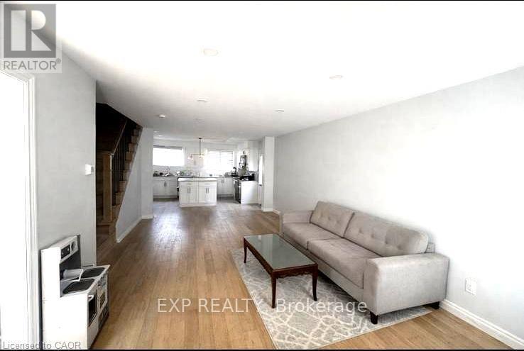 150 Overlea Drive, Kitchener, Ontario  N2M 1T3 - Photo 4 - X13065210