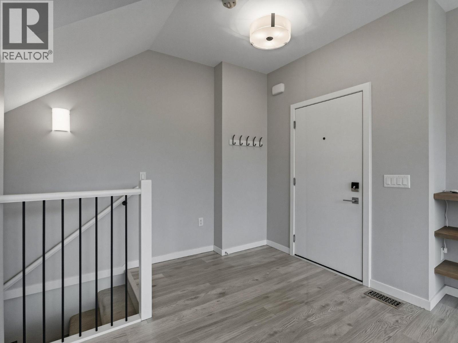 580 Patterson Avenue, Kelowna, British Columbia  V1Y 5C6 - Photo 2 - 10385074