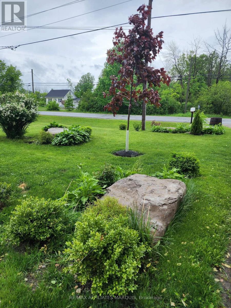 7349 Roger Stevens Drive, Montague, Ontario  K7A 4S6 - Photo 4 - X12848210