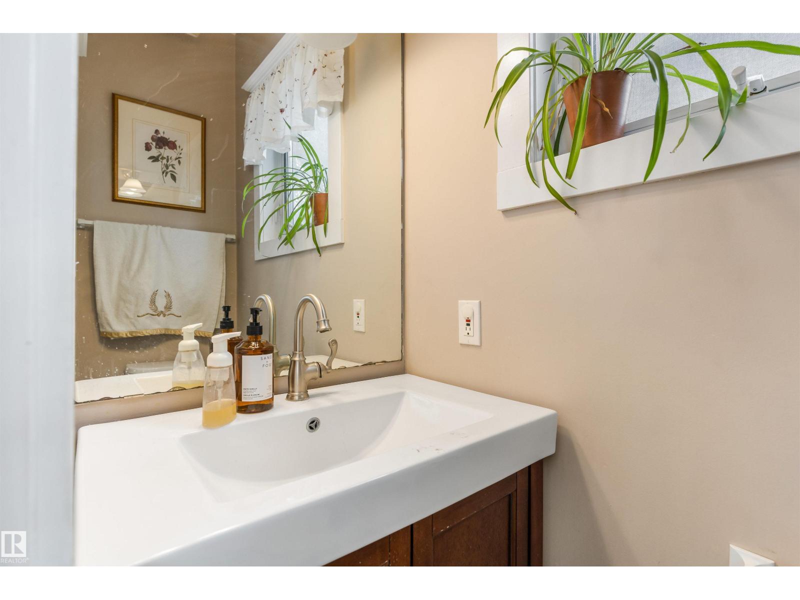 9819 92 Av Nw, Edmonton, Alberta  T6E 2V4 - Photo 18 - E4484989