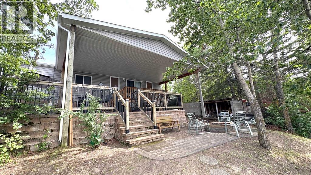 44 Clear Lake, Rural Wainwright No. 61, Alberta  T9W 1K0 - Photo 1 - A2188010