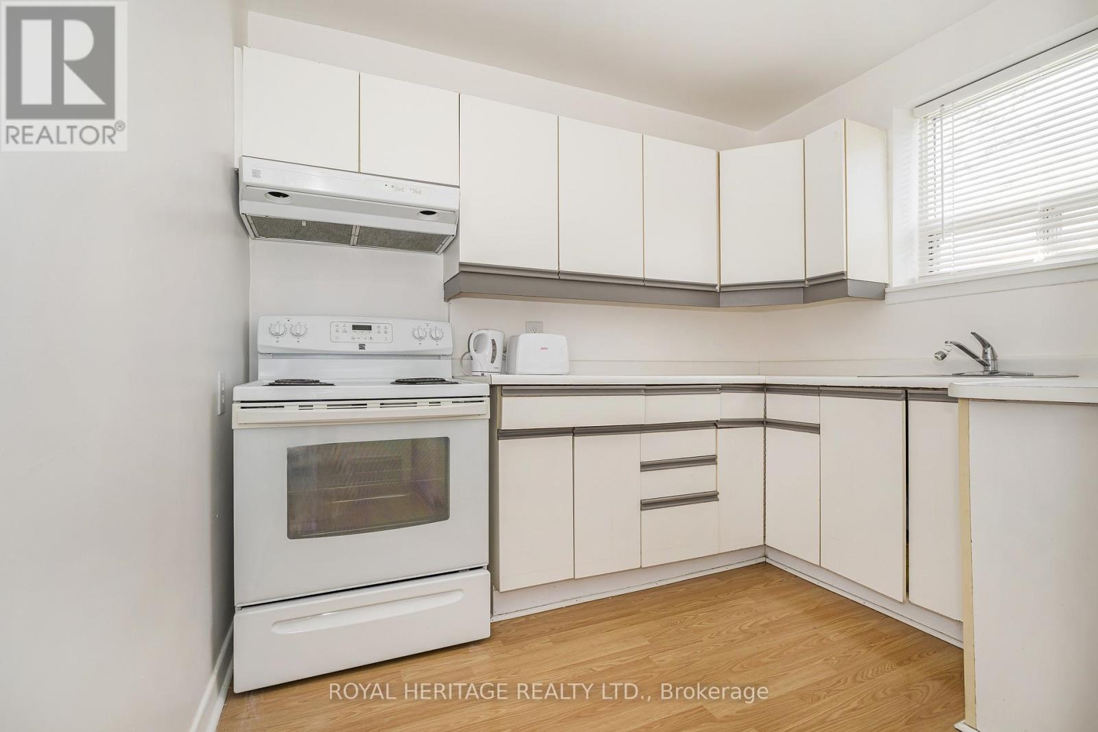 121 Tulloch Drive, Ajax, Ontario  L1S 2S7 - Photo 11 - E12962680