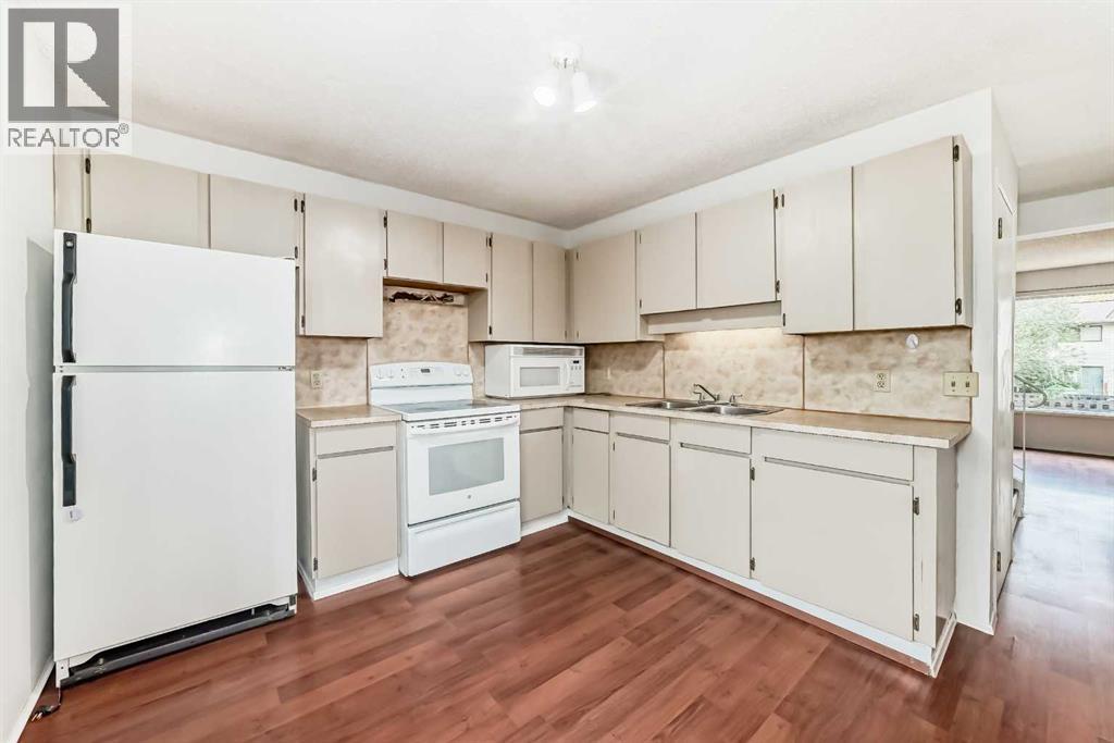 #11, 380 Bermuda Drive NW, Calgary, Alberta  T3K 2B2 - Photo 4 - A2282884
