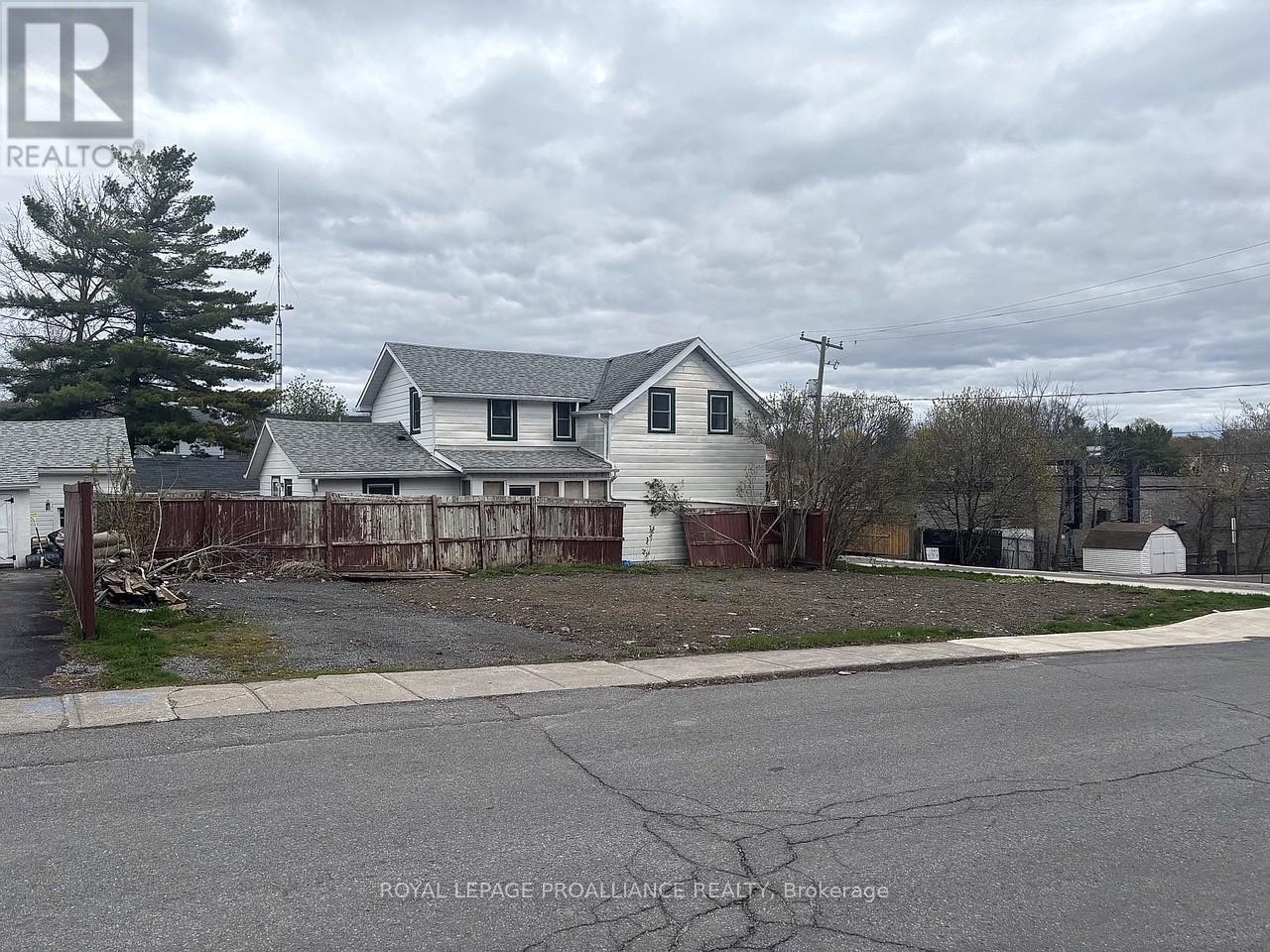 27 Water Street W, Greater Napanee, Ontario  K7R 1V3 - Photo 1 - X13065430