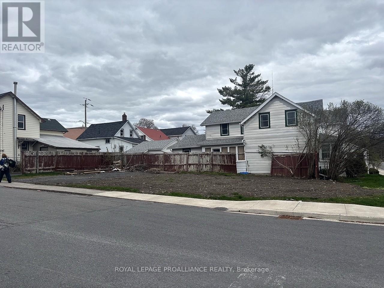 27 Water Street W, Greater Napanee, Ontario  K7R 1V3 - Photo 2 - X13065430