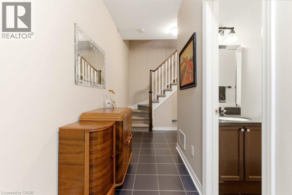 2362 Peppiatt Common, Burlington, Ontario  L7R 0C8 - Photo 5 - 40825341