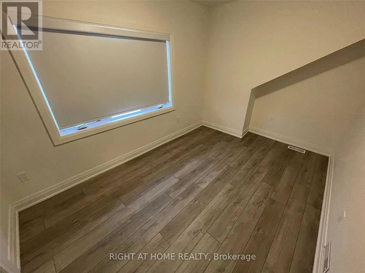 Upper - 380 Northcliffe Boulevard, Toronto, Ontario  M6E 3L1 - Photo 8 - C12980058